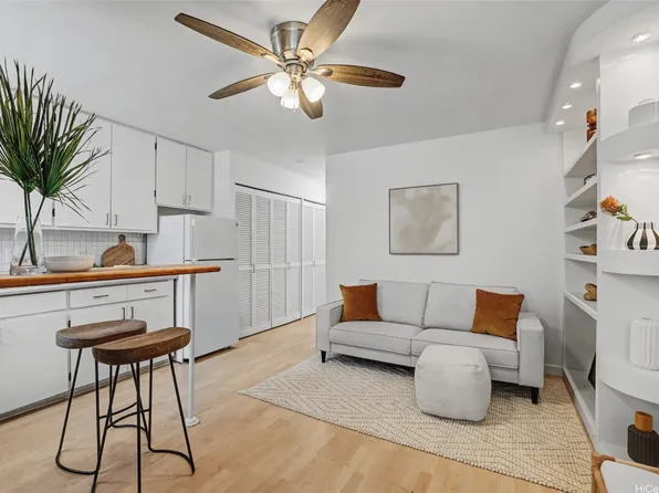 1036 Green St APT 205, Honolulu, HI 96822