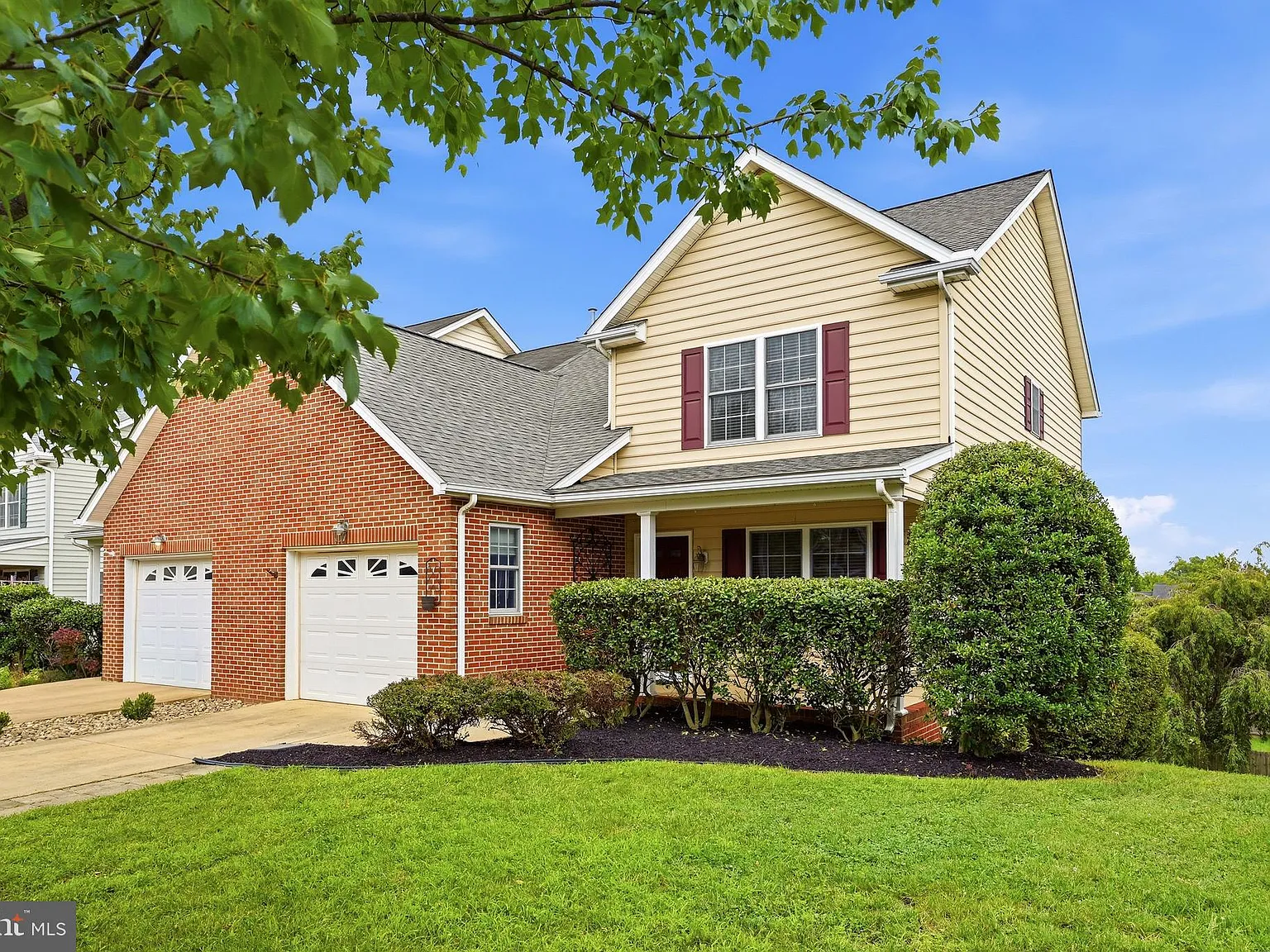 3 bed, 2.5 bath, 1788 sqft, $2,200 — Photo 2