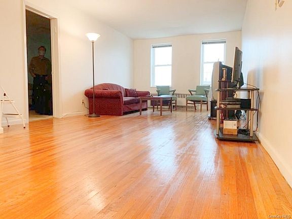 3rd image of 302 Longacre Ave APT D-3