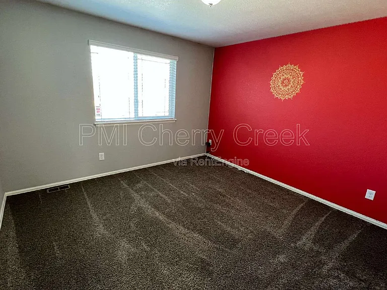 22472 E Union Cir — Photo 14