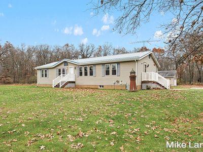 10390 S Oak Ave, Grant, MI, 49327