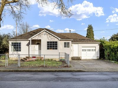 1666 W Myrtle Ave, Roseburg, OR, 97471