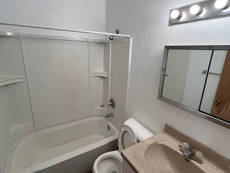 1620 Guernsey Ct — Photo 2