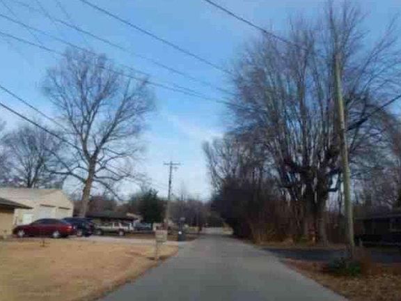 5th image of 6111 Grand River Rd