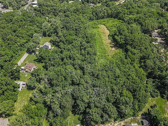 5th image of 2215 Shawnee Dr