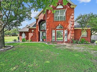 736 Kiowa Dr W, Lake Kiowa, TX 76240