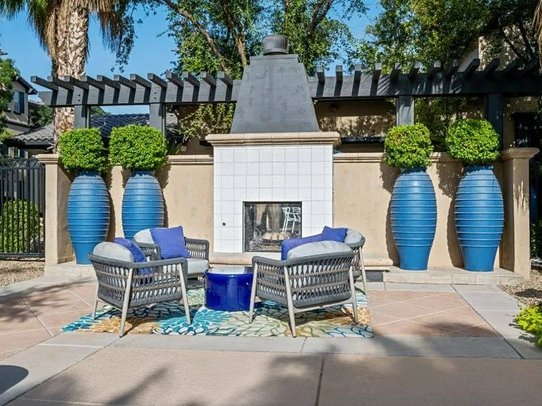 Pool Side Lounge