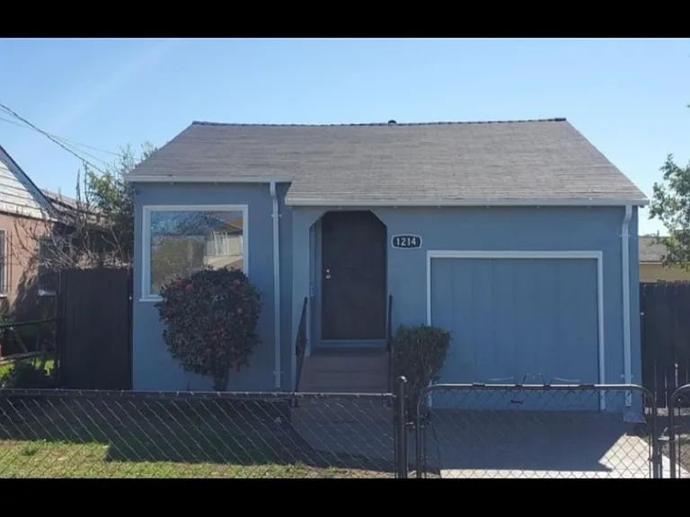 1214 102nd Ave — Photo 1