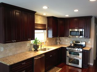 55402 Raspberry Dr, Macomb, MI 48042