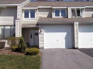 33 Winners Cir, Saratoga Springs, NY 12866