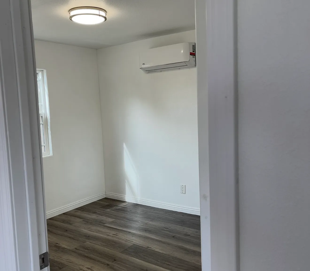 3 bed, 1.5 bath, 1100 sqft, $2,650 — Photo 2