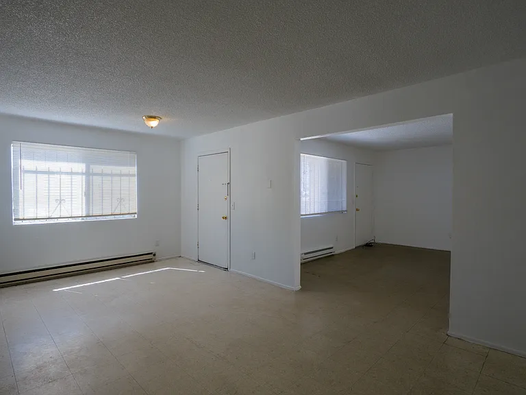 2460 N Balboa Ave — Photo 3