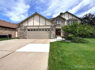 16857 Kenneth Dr, Macomb, MI 48044