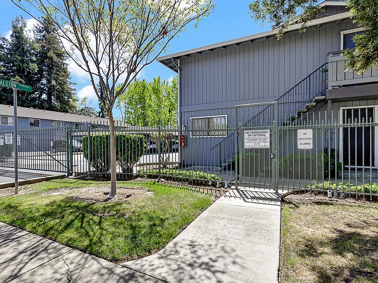 4033 Ralston Cmn — Photo 48