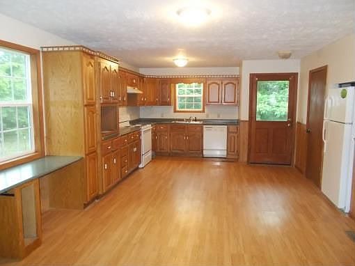 3rd image of 1127 Circle Hill Dr