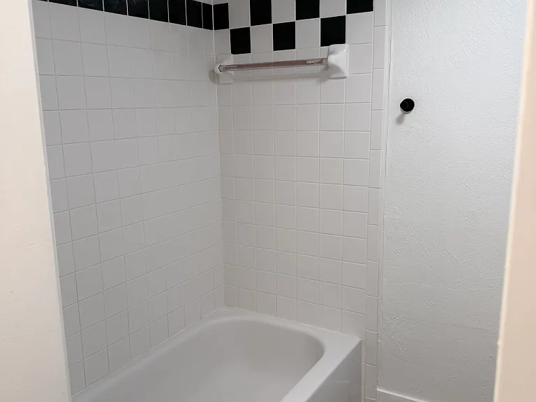 200 N Hampton Ave — Photo 7