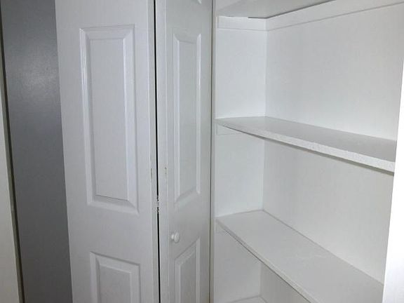 4th image of 367 Hoyt St #2