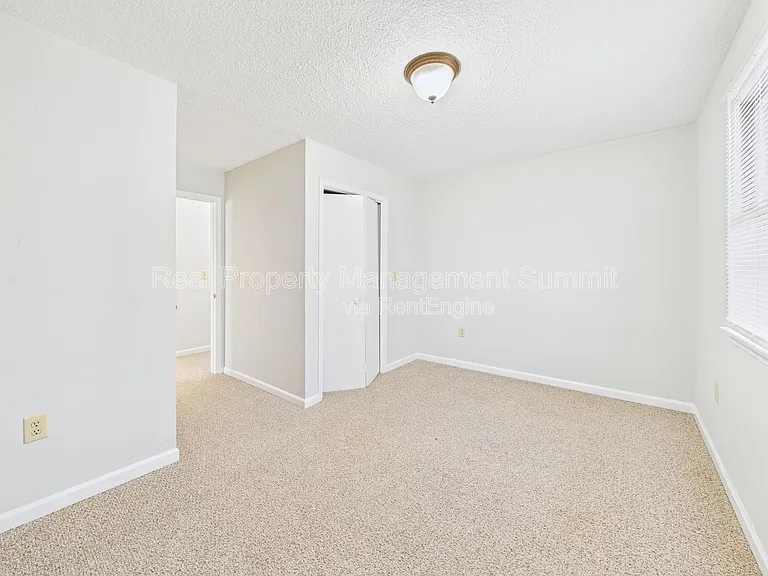 325 Campbell St. — Photo 14