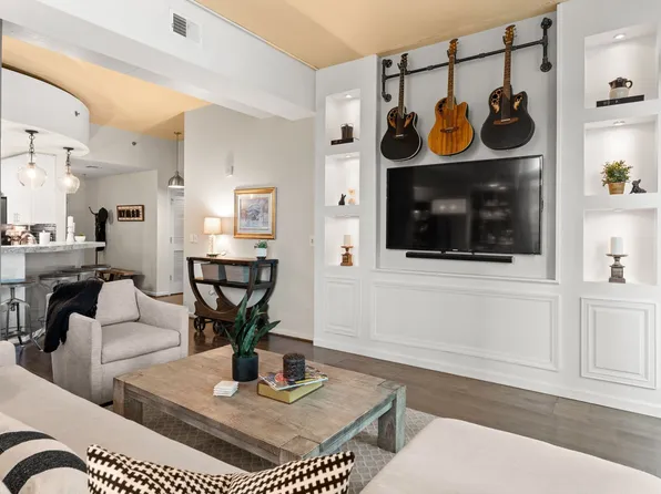 415 Church St APT 1001, Nashville, TN 37219