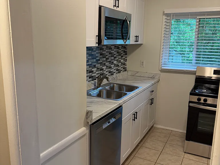 1078 Palafox Dr — Photo 13