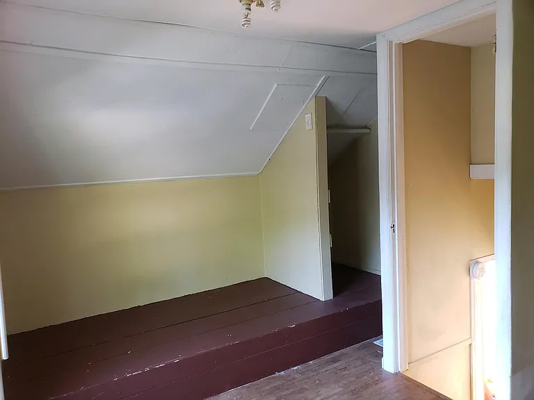 260 Campus Ave — Photo 11