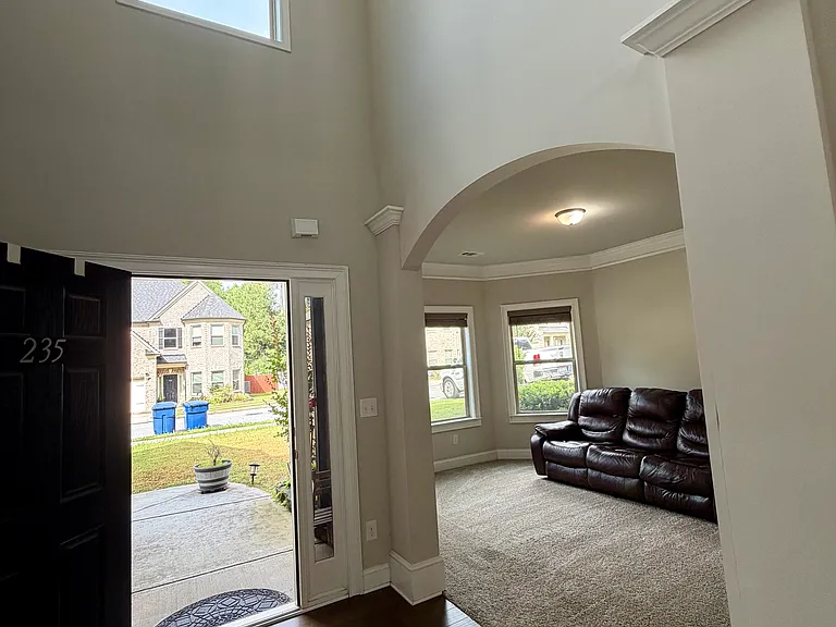 235 Sanctuary Dr — Photo 3