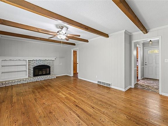 4th image of 9622 Lowell Ave