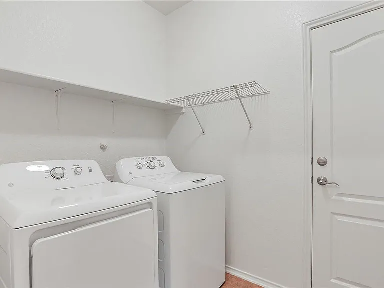 200 Rudy Ln — Photo 8