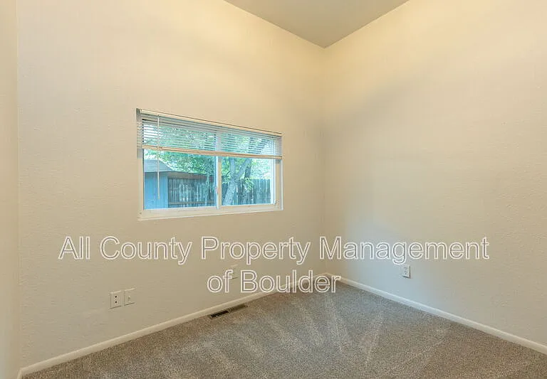 2245 Grove Cir — Photo 11