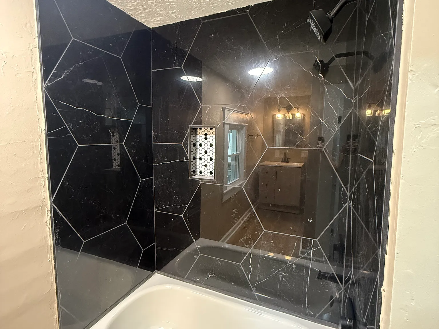2 bed, 1.5 bath, 700 sqft, $1,350 — Photo 3