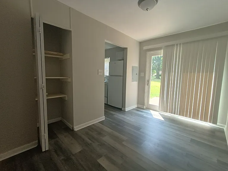 1202 E Walford Dr #11 — Photo 4