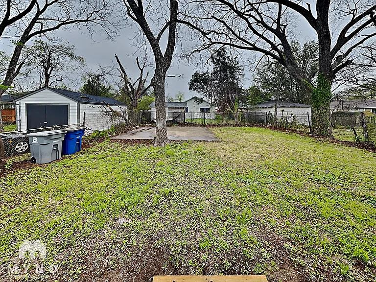2718 Lawrence St — Photo 19