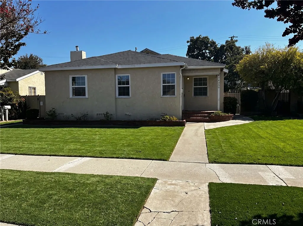 2 bed, 749 sqft, $3,400 — Photo 1