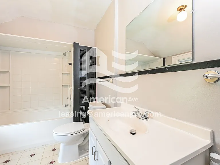 1394172_011_main_bathroom_11.jpg