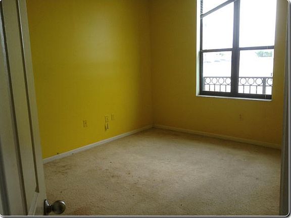 3rd image of 630 S Sapodilla Avenue #Ph33