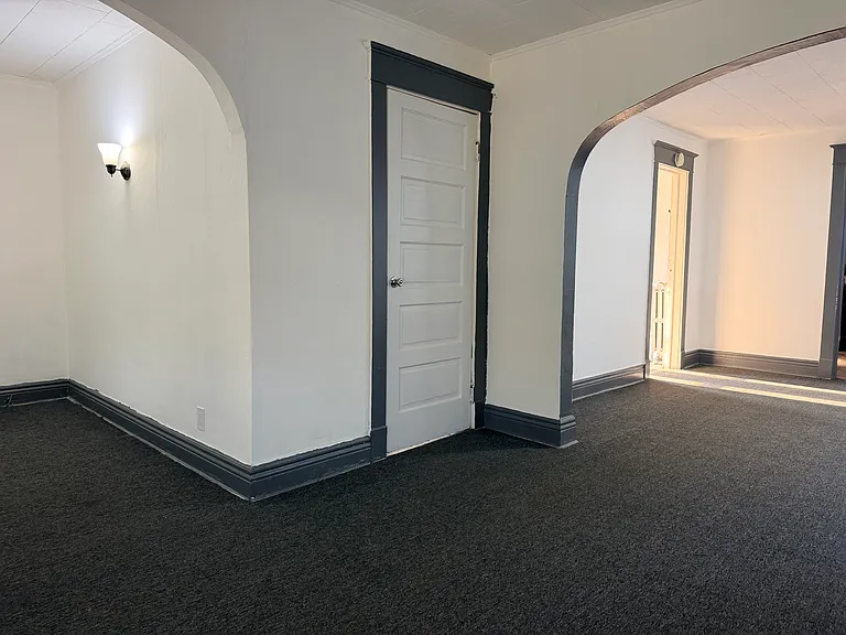 634 E Ferry St #2 — Photo 3