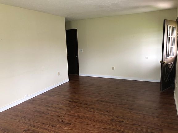 2nd image of 2354 Kewanna Ln