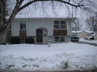 1118 Mayper Dr, Carter Lake, IA 51510
