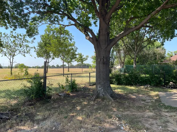 2117 Parkside Dr, Denton, TX 76201