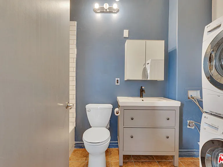 215 W 7th St #811 — Photo 21
