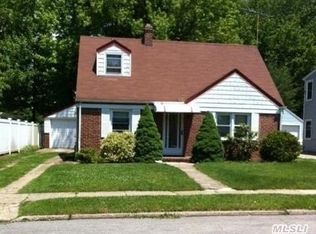 217 Williams St, Williston Park, NY 11596