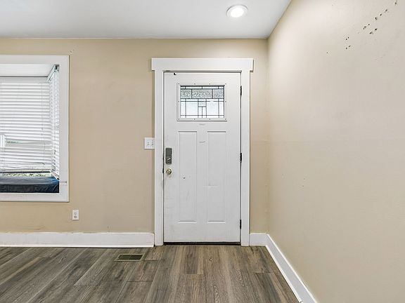 5th image of 707 Darrow Dr