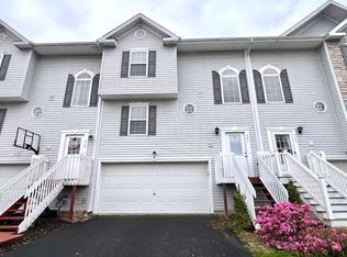 521 Ten Point Ln, Cranberry Township, PA