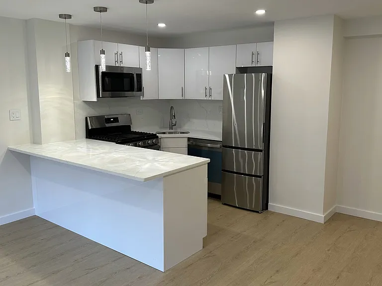 220 E 60th St #3G — Photo 3
