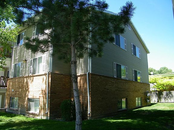 3rd image of 837 E Meadow Pine Ct