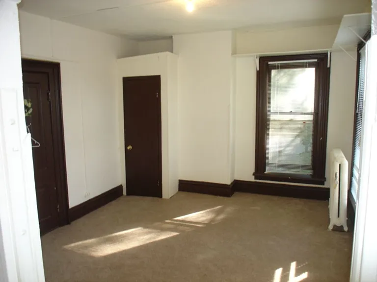 209 E Mifflin St — Photo 6