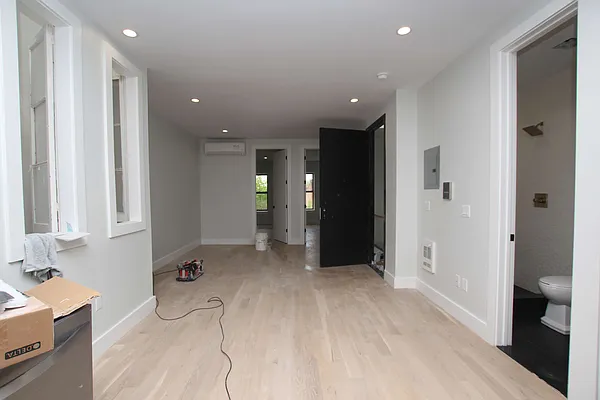 Rented by Nooklyn NYC LLC | media 107