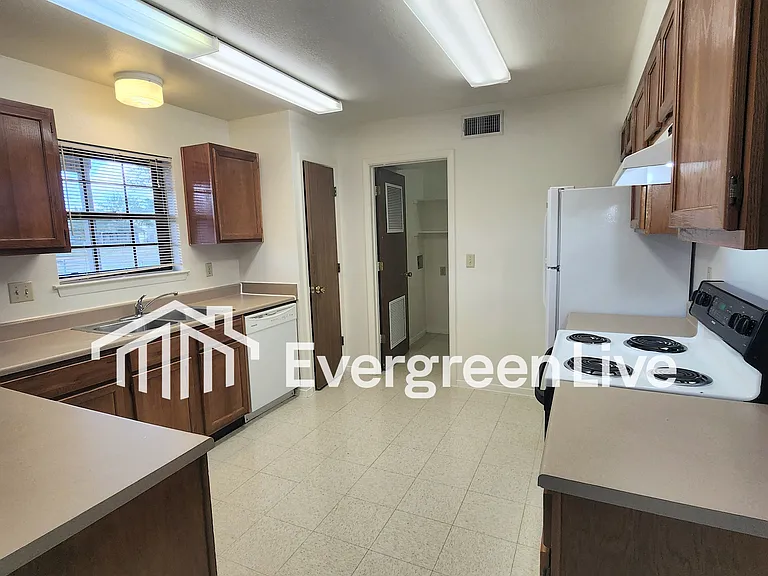 124 Crusader Ct — Photo 9