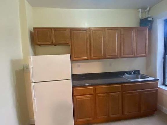 3rd image of 2725 Morris Ave APT 1F
