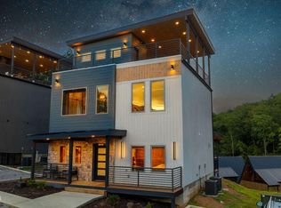 580 Warbonnet Way, Pigeon Forge, TN 37863